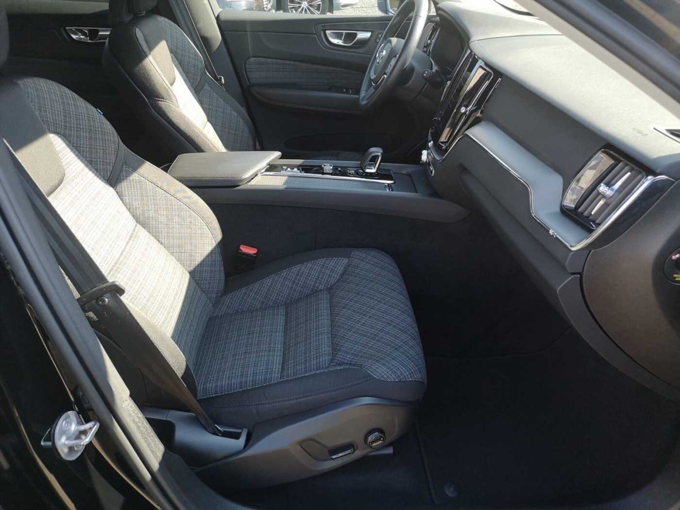 Volvo  B4 Core Keyless-Start/Autom. /Klima/LED/BC