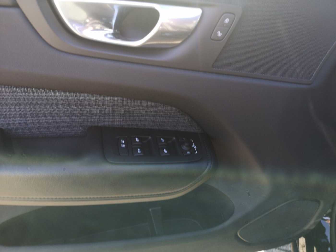 Volvo  B4 Core Keyless-Start/Autom. /Klima/LED/BC