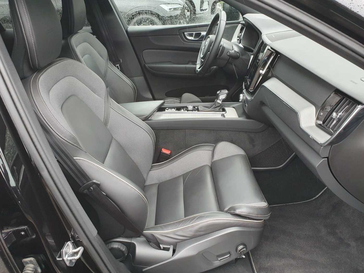Volvo  D4 R Design Navi/SD/Keyless-Start/Autom. /BC