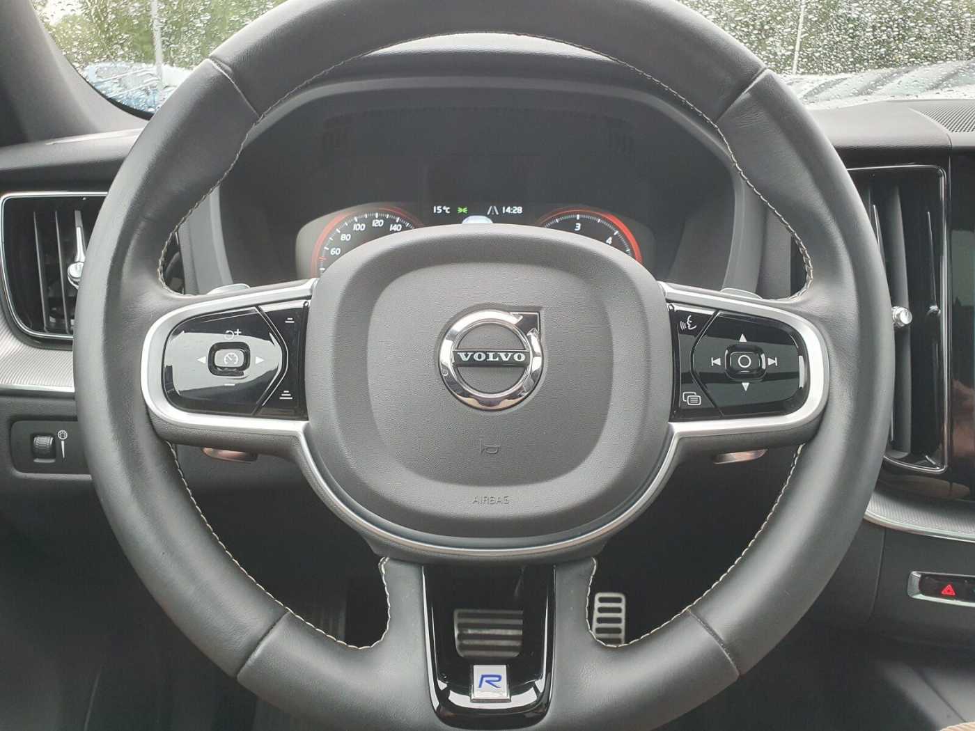 Volvo  D4 R Design Navi/SD/Keyless-Start/Autom. /BC