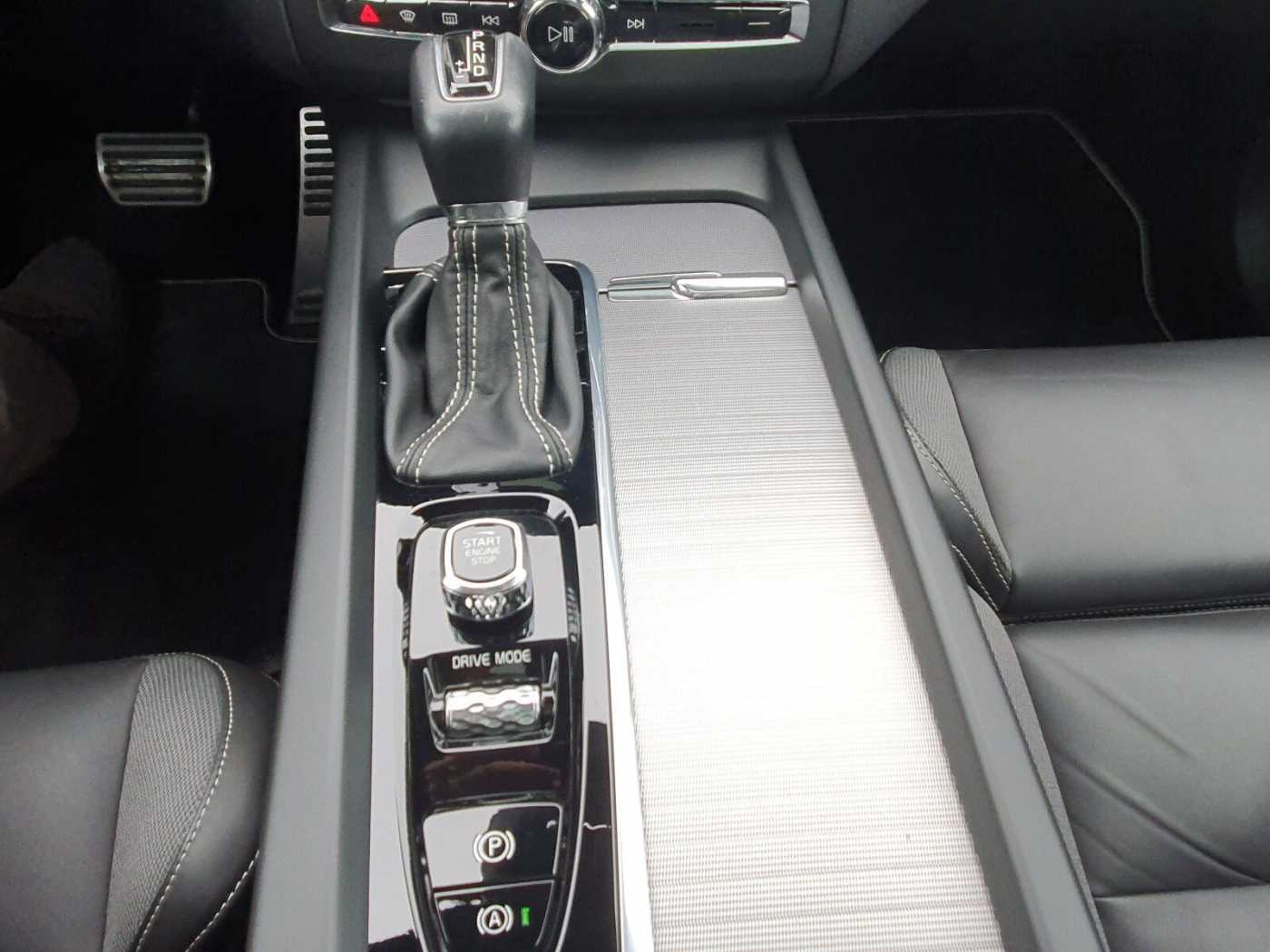 Volvo  D4 R Design Navi/SD/Keyless-Start/Autom. /BC