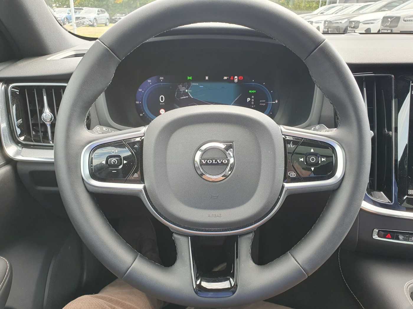 Volvo  T6 Twin Engine AWD Plus Dark Plug-In SHD/LED
