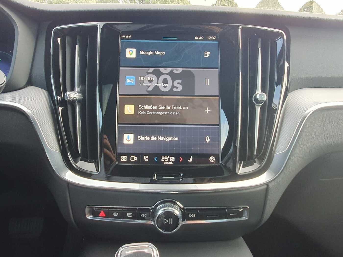 Volvo T6 Recharge Plus Dark PANO|