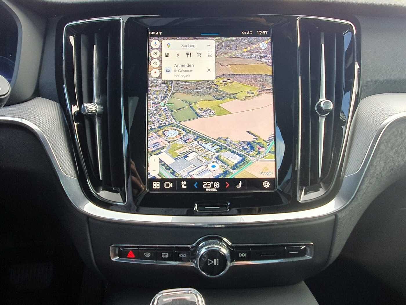 Volvo T6 Recharge Plus Dark PANO|