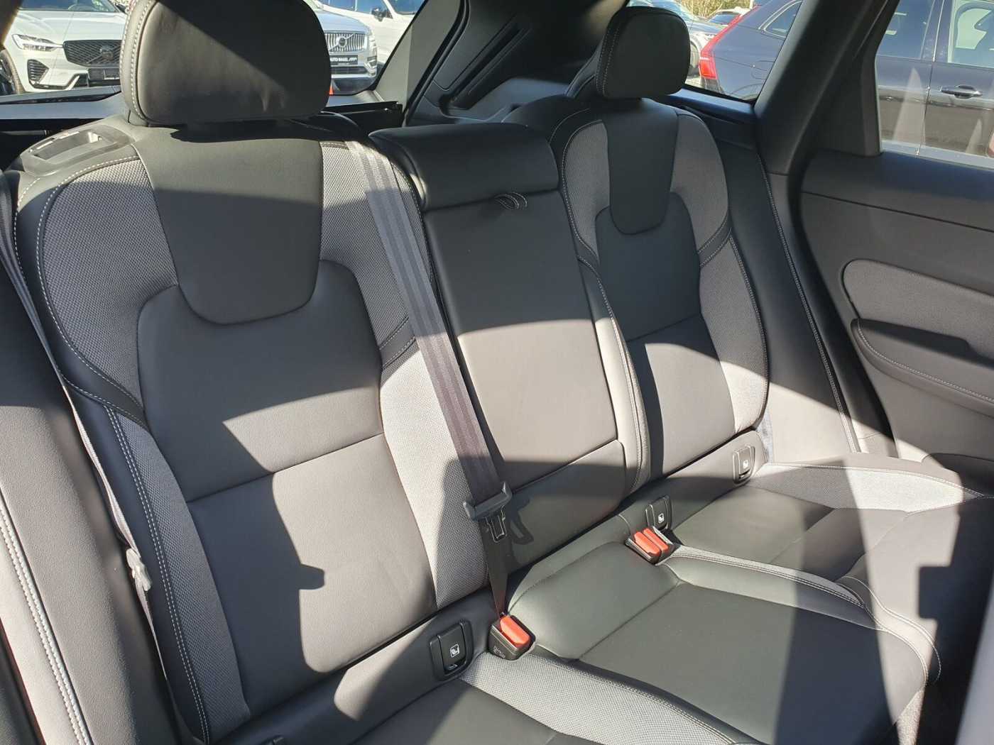 Volvo  B4 AWD Plus Dark Keyless-Start/Autom. /Klima