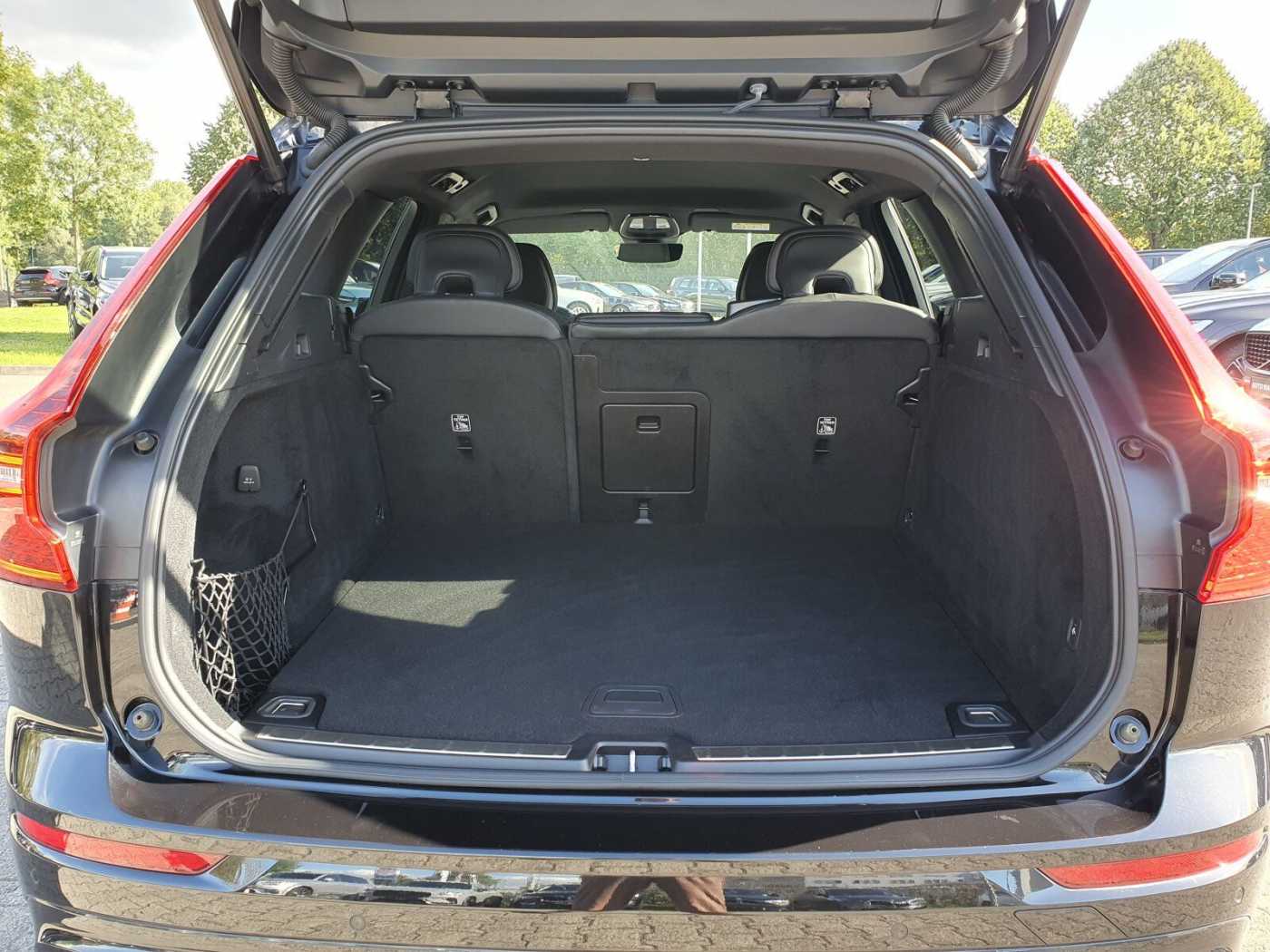 Volvo  B4 AWD Plus Dark Keyless-Start/Autom. /Klima