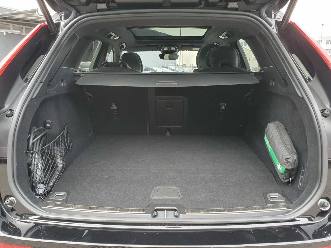 Volvo  T6 Ultra Black Edition MASSAGE|LUFT|B&W|AHK