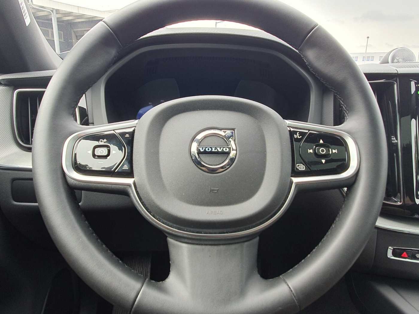 Volvo  T6 Ultra Black Edition MASSAGE|LUFT|B&W|AHK