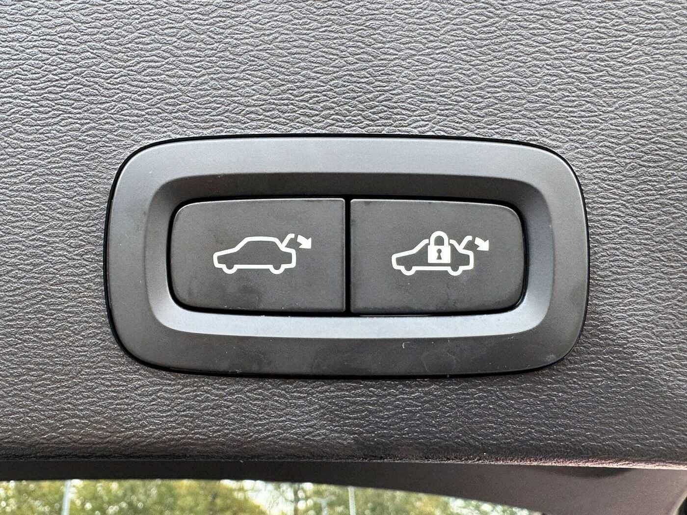 Volvo  T5 TwinEng R-Design Plug-In Navi/SHD/Autom.