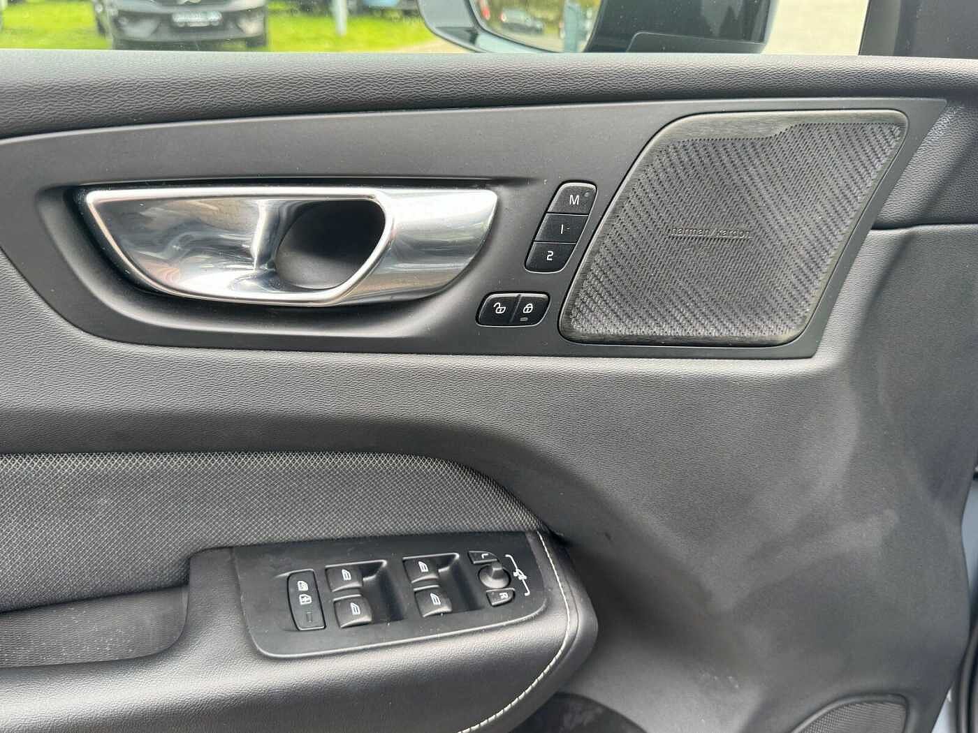 Volvo  B4 AWD Plus Dark Keyless-Start/Autom. /Klima