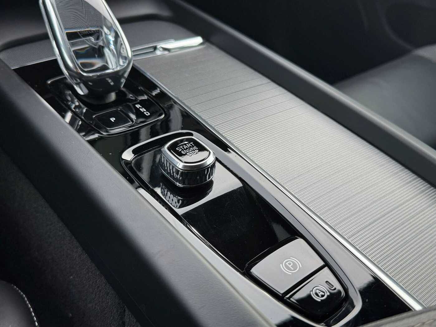 Volvo  B4 AWD Plus Dark Keyless-Start/Autom. /Klima