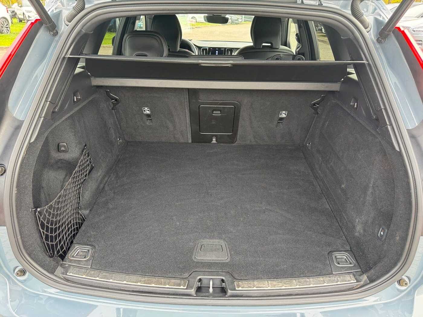 Volvo  B4 AWD Plus Dark Keyless-Start/Autom. /Klima