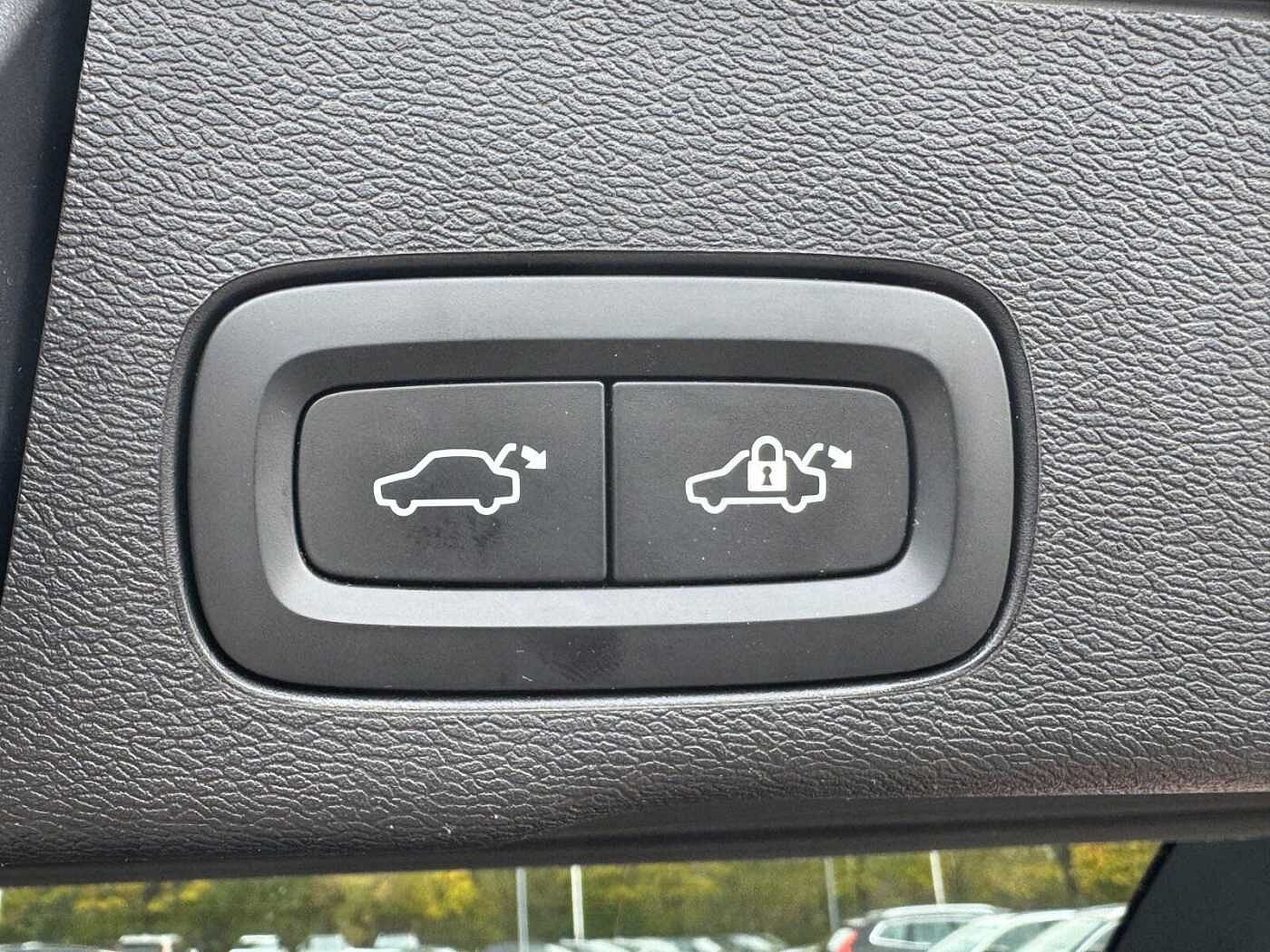 Volvo  B4 AWD Plus Dark Keyless-Start/Autom. /Klima