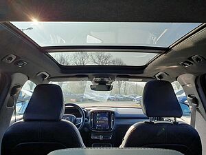 Volvo  P8 Twin Pure Electric AWD R-Design Recharge
