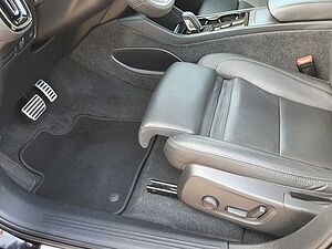 Volvo  P8 Twin Pure Electric AWD R-Design Recharge