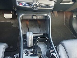 Volvo  P8 Twin Pure Electric AWD R-Design Recharge