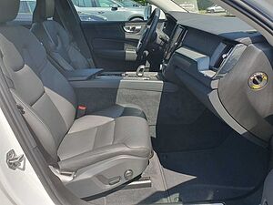 Volvo  B4 Momentum Pro Keyless-Start/Autom. /Klima