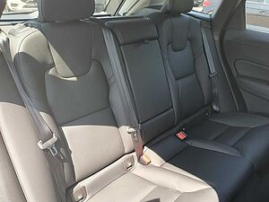 Volvo  B4 Momentum Pro Keyless-Start/Autom. /Klima