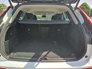 Volvo  B4 Momentum Pro Keyless-Start/Autom. /Klima