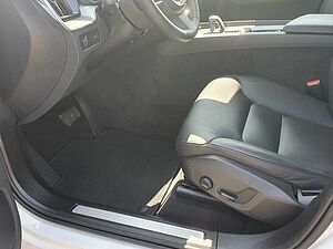 Volvo  B4 Momentum Pro Keyless-Start/Autom. /Klima