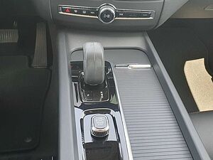 Volvo  B4 Momentum Pro Keyless-Start/Autom. /Klima