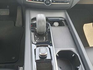 Volvo  B4 Momentum Pro Keyless-Start/Autom. /Klima