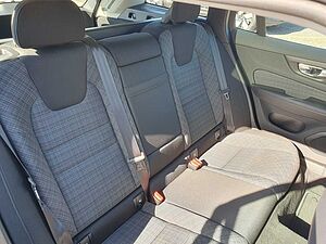 Volvo  B4 Autom. Diesel Momentum Pro AHK|PANO|