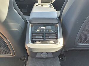 Volvo  B4 Autom. Diesel Momentum Pro AHK|PANO|