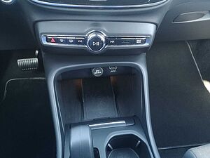 Volvo  T4 Twin Engine Core STANDH|AHK|LED|