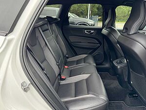 Volvo  B5 AWD R-Design Navi/Keyless-Start/Autom/BC