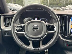 Volvo  B5 AWD R-Design Navi/Keyless-Start/Autom/BC