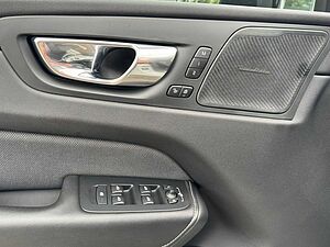 Volvo  B5 AWD R-Design Navi/Keyless-Start/Autom/BC