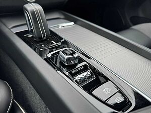 Volvo  B5 AWD R-Design Navi/Keyless-Start/Autom/BC