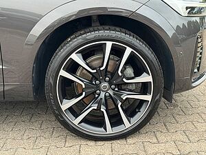 Volvo  B4 Autom. AWD Ultimate Dark PANO|AHK|
