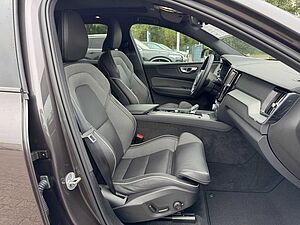 Volvo  B4 Autom. AWD Ultimate Dark PANO|AHK|