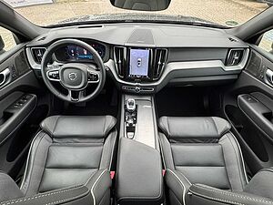 Volvo  B4 Autom. AWD Ultimate Dark PANO|AHK|
