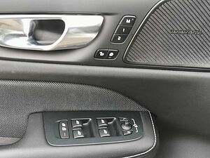Volvo  Recharge T8 Plus Dark PANO|AHK|