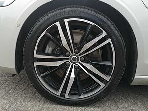 Volvo  Recharge T8 Plus Dark PANO|AHK|