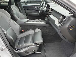 Volvo  B4 Plus Dark Keyless-Start/Autom. /Klima/LED