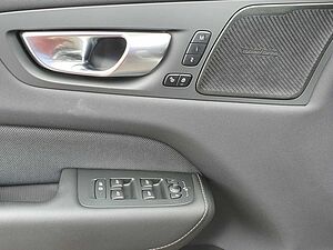 Volvo  B4 Plus Dark Keyless-Start/Autom. /Klima/LED