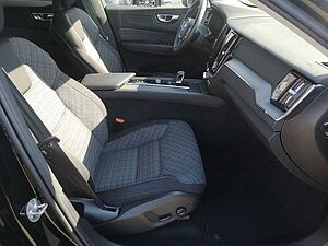 Volvo  B4 Core Keyless-Start/Autom. /Klima/LED/BC