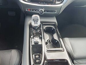 Volvo T6 Recharge Plus Dark PANO|