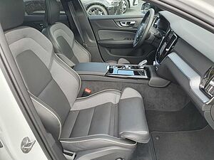 Volvo T6 Recharge Plus Dark PANO|