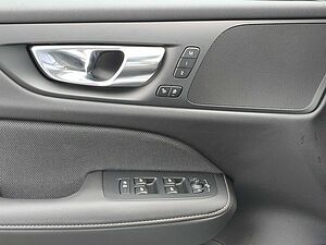 Volvo T6 Recharge Plus Dark PANO|