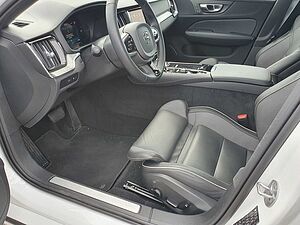 Volvo  T6 Twin Engine AWD Plus Dark Plug-In SHD/LED