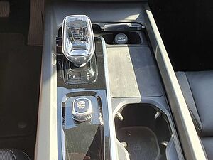 Volvo  B4 AWD Plus Dark Keyless-Start/Autom. /Klima