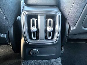 Volvo  T4 Core Standheizung/Autom. /Klima/LED/eFH.