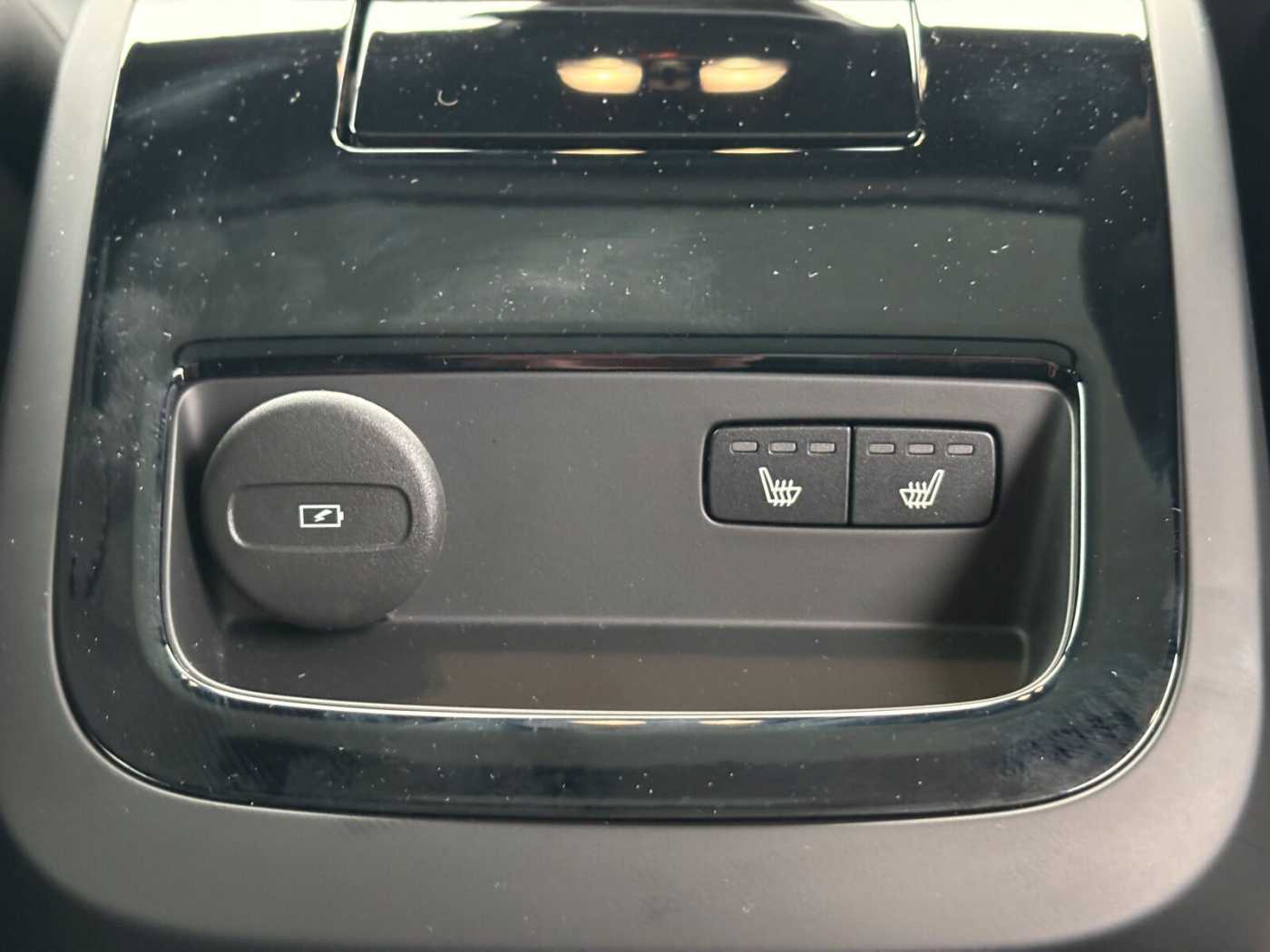 Volvo  Recharge T6 Plus Dark PANO|