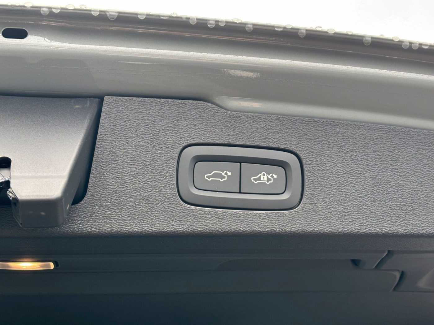 Volvo  Recharge T6 Plus Dark PANO|