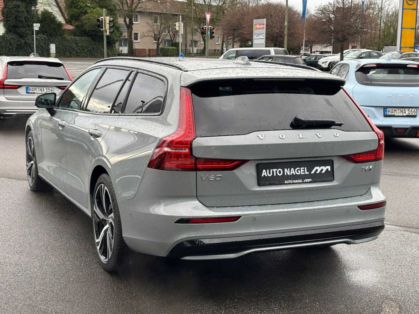 Volvo  Recharge T6 Plus Dark PANO|